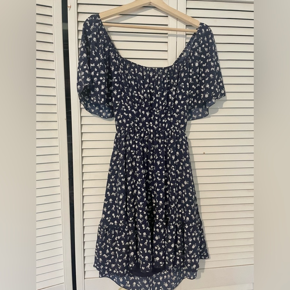 Altered State bell sleeve open tie back navy blue with white flowers - size L
